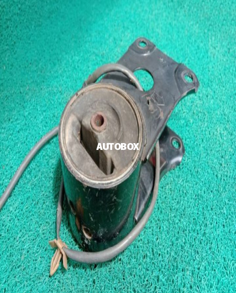 Nissan Cefiro A33 Engine Mount