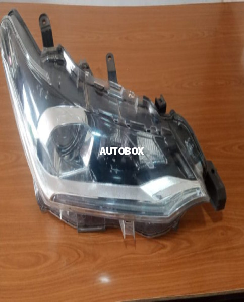 Toyota Axio 161 597 Head Light L R for sale