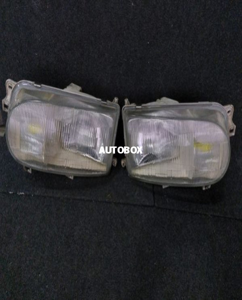 Nissan Serena C23M Head Light